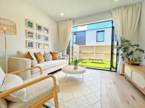 Rare Retreat Stylish 2BR Townhouse vs AC & Parking